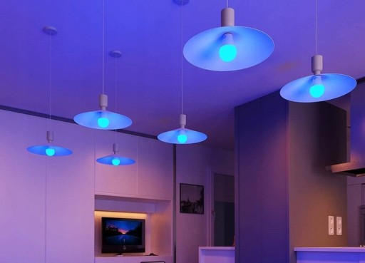 FAREBNÁ ŽIAROVKA RGB E27 LED 9W 16 FAREB + DIAĽKOVÉ OVLÁDANIE