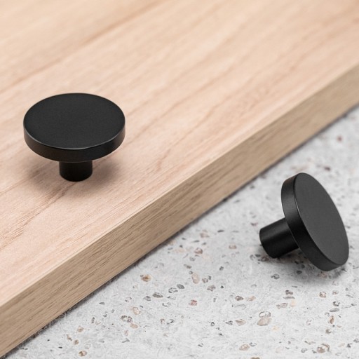 NÁBYTKOVÁ ÚCHYTKA NÁBYTKOVÁ KĽÚČKA MAT BLACK LOFT 30mm modern