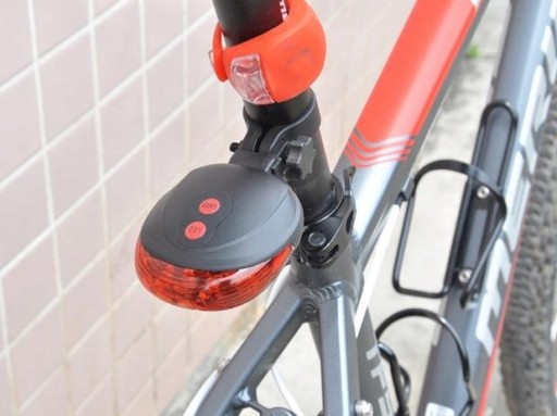 CYKLISTICKÁ LAMPA S LASEROM 5 LED LASER