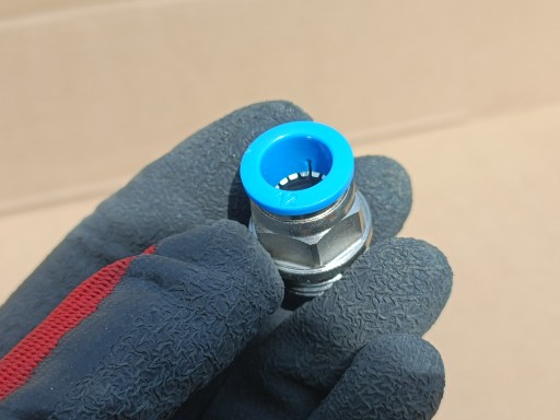 Priamy zásuvný pneumatický konektor fi 12mm závit 1/2