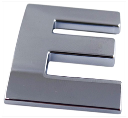 Y7V68 ZNAK PÍSMENO CHROME E E VEĽKÉ 5,6CM 87231