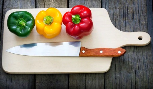 VEĽKÁ DREVENÁ DOSKA S RUKOVOU NA REZANIE DO KUCHYNE 37x16