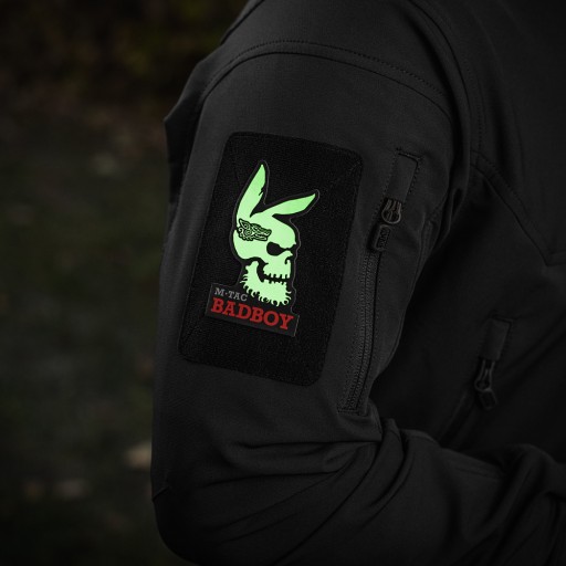 NÁŠIVKA ZNAKU BAD BOY, SVIETEĽNÝ VELCRO M-TAC, ČIERNA