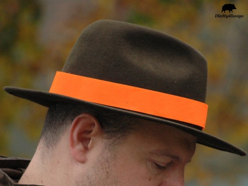 VÝSTRAHA NA POĽOVNÍCKY KLOBÚK