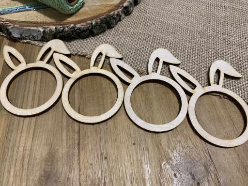 Zajac základ pre veľkonočnú obruč macrame scrapki