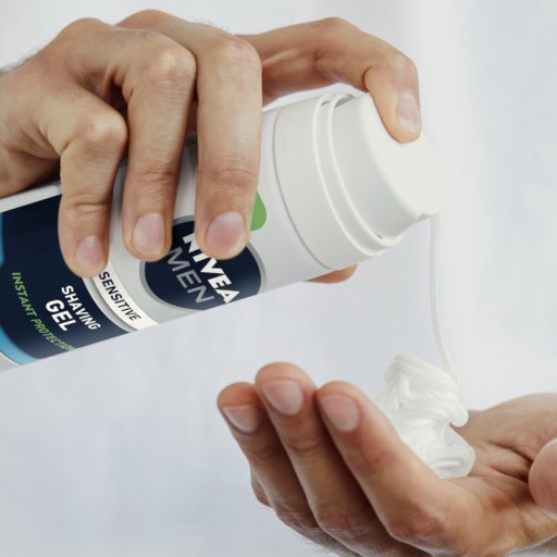 NIVEA Men Sensitive upokojujúci gél na holenie 200 ml
