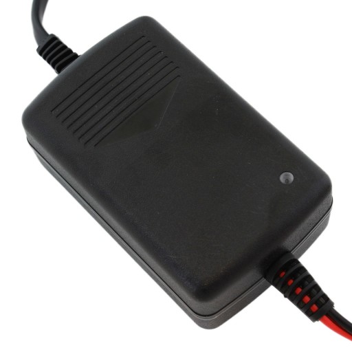 NABÍJAČKA BATÉRIÍ 12V 1A, automatická