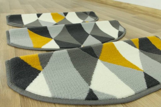 ŽLTOSÉ POKRÝVKY NA SCHODY TROJUHOLNÍKOVÉ KOBERCE 60 cm x 24 cm + 3 cm