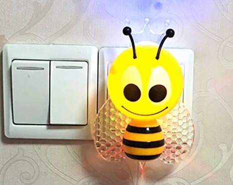 ZÁSUVNÁ LED NOČNÁ LAMPA SO SNÍMAČOM PRE DETI