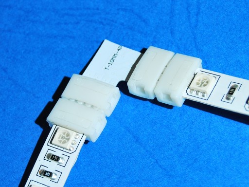 UHLOVÝ KONEKTOR ROHOVÝ Príchytka RGB LED pás 10mm