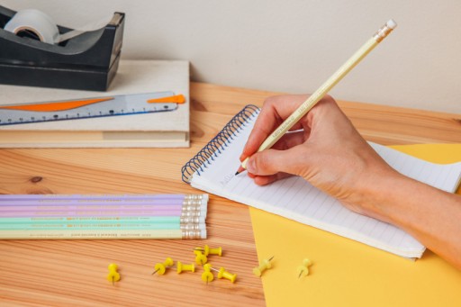 BIC EVOLUTION PASTEL HB NEZlomiteľná ceruzka S GUMA ODOLNÝM BALENÍM x5