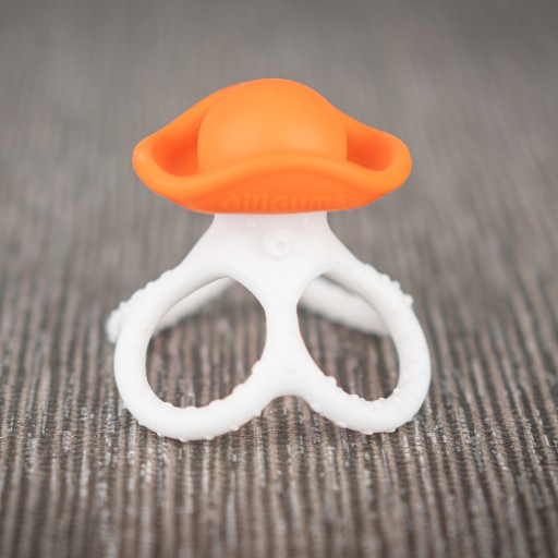 GILIGUMS Octopussy silikónové hryzátko oranžové