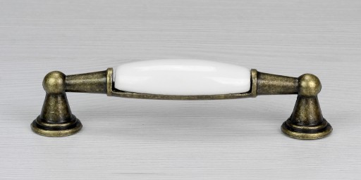 RETRO NÁBYTKOVÁ ÚCHYTKA PORCELÁN KUCHYŇSKÁ SKRIŇOVÁ ÚCHYTKA ZÁSUVKY 96MM