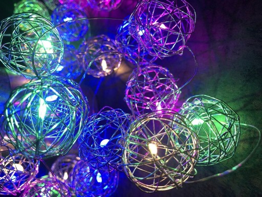 50 LED DEKORATÍVNYCH DRÔTOVÝCH LAMPIEL, PREVÁDZKA NA VIAC FAREBNÚ BATÉRIU