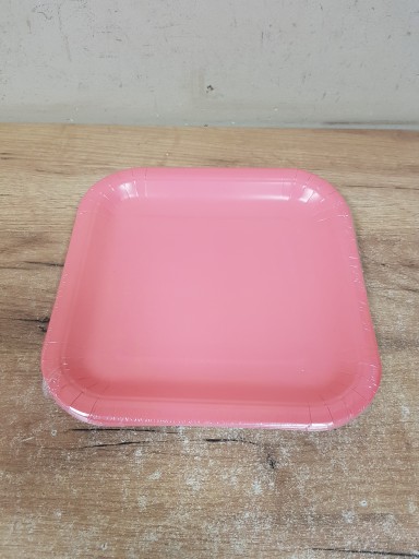 Papierové taniere, červené, 23 cm, štvorcové, 14 ks.