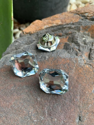 Štvorcové krištáľové poťahové gombíky 18x18mm