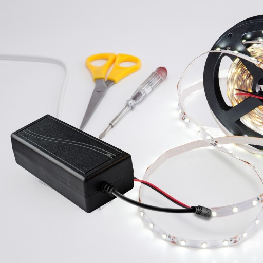 NAPÁJACÍ KÁBEL 12V DC 5A 60W PRE RGB LED KAMERY
