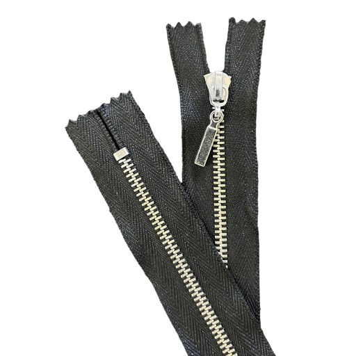 TENKÝ KOVOVÝ Zips VT0 25 cm STRIEBORNÝ 1 ks.