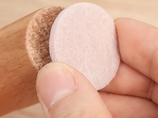 PLSTENÉ PODLOŽKY PRE NÁBYTkové STOLIČKY, SAMOLEPIACE, PROTIŠMYKOVÉ, HRUBÉ x18