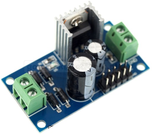 Napájanie -- 5V stabilizátor napätia - 7805 LM7805