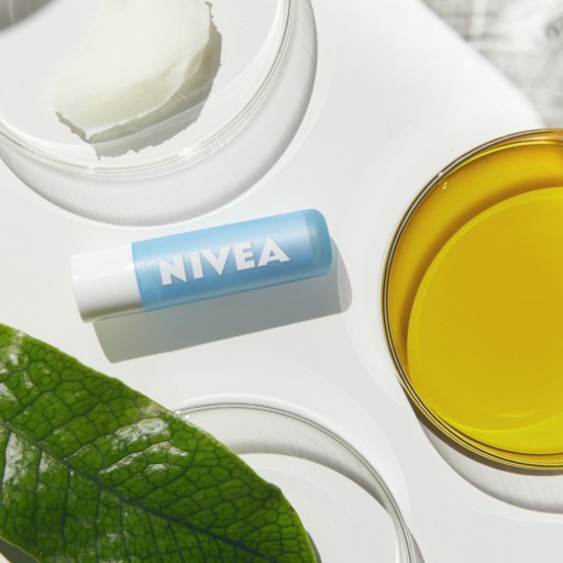 NIVEA HYDRO CARE Ochranný rúž s filtrom SPF 15 4,8g