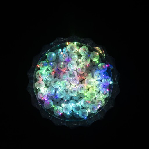 Mini farebné LED svetlo na balóny 10 ks