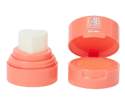 Tekutá lícenka s pečiatkou aplikátora na make-up Fab Factory Heart 6,5g