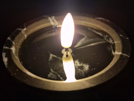 SVIEČKA NA AKUMULÁTOROVÚ SVIEČKU S EFEKTOM PLAMEŇA 15CM ČIERNA LED DEKORATÍVNA SVIEČKA