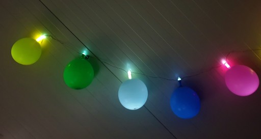 Narodeninová LED svetelná reťaz s balónikmi