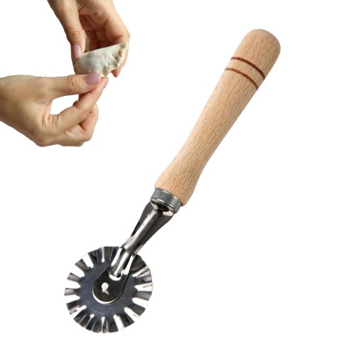 Drevený vrúbkovaný vykrajovač na knedle, ekologický