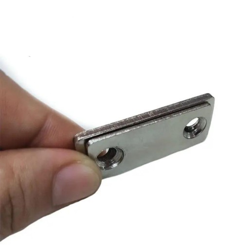 ZÁPADKA MAGNETICKÉHO ZÁMKU NÁBYTOK MAGNET STRIEBORNÁ