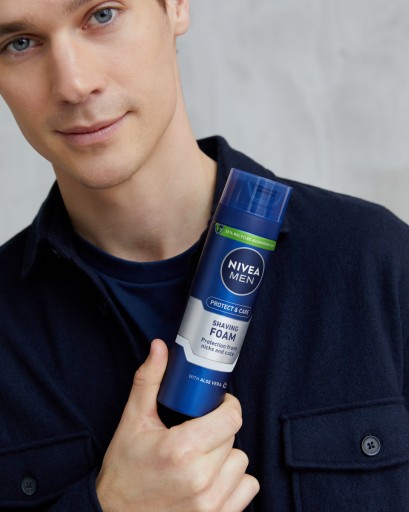 NIVEA MEN PROTECT&CARE Zmäkčujúca pena na holenie pre mužov 200ml