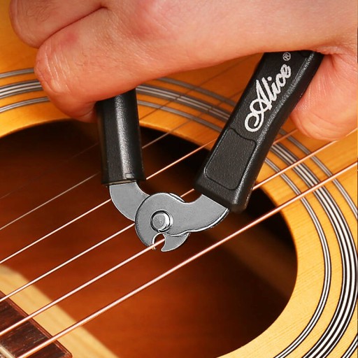 Gitarová kľuka s rezačkou strún + GIVEAWAY ZDARMA