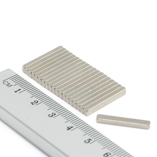 NEODYMOVÝ TANIEROVÝ MAGNET 20x3x1,8 SADA 25 KUSOV