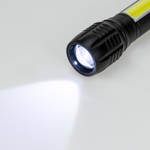 Výkonná nabíjateľná LED taktická baterka + ZOOM