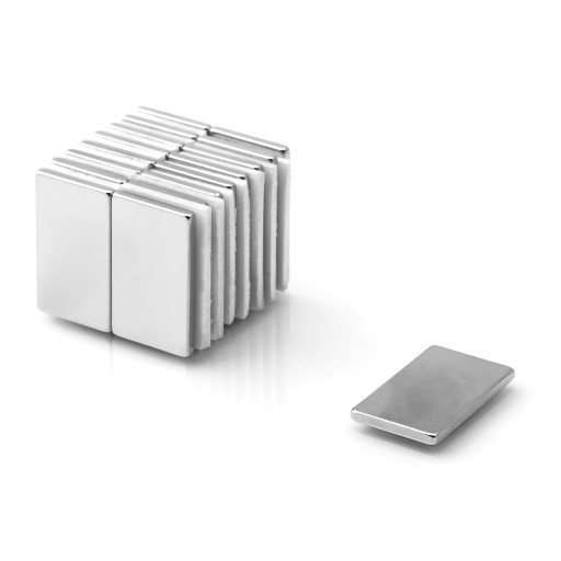 SILNÝ NEODYMIOVÝ MAGNET 30x10x1 N38 10 KS