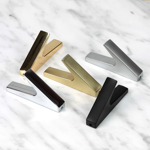 KÚPEĽŇOVÝ VEŠIAK NA UTERÁKY ZLATÁ HÁČKOVÁ RÚČKA