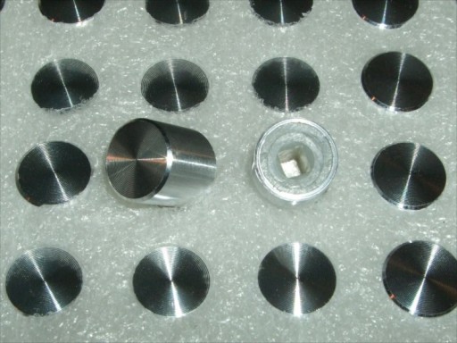 HLINÍKOVÝ GOMBÍK 9,5 MM X 11,2 MM STRIEBORNÝ