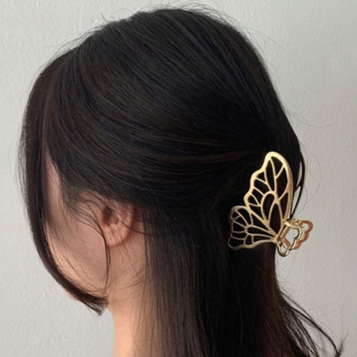 VLASOVÁ ČIAPKA BOTTERFLY BUCKLE motýľová čeľusť