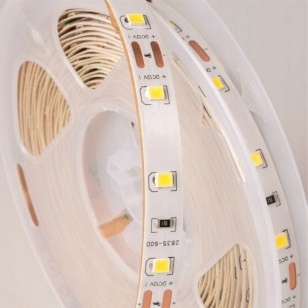 LED pásik LEDY 5m 12V 300 diód Príjemné svetlo