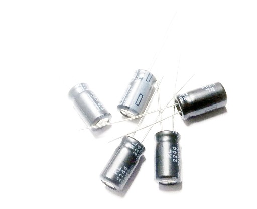 KONDENZÁTOR 220uF 16V 5,3X11 RL 105C 5-KS