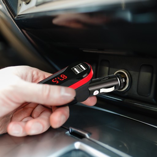FM BLUETOOTH VYSIELAČ MP3 NABÍJAČKA 2XUSB SD LCD