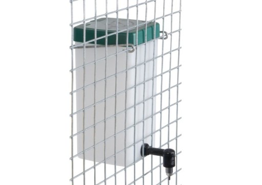 VODA PRE KRÁLIKY A HLODAVCE 1L S RÚČKOVOU ŠKRIČKA