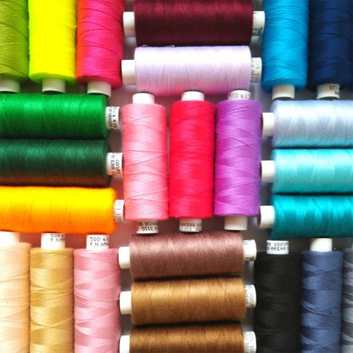 LuxTextil NIT TALIA 80E PRE STROJOVÉ ŠITIE, RUČNÝ OVERLOCK, SILNÝ 7601