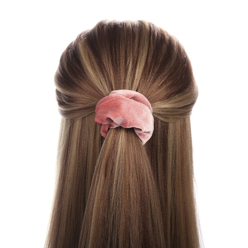 Ružová gumička do vlasov, velur scrunchie, velvet velvet scrunchie, veľ