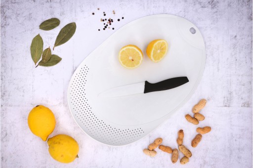 KUCHYŇSKÁ PLASTOVÁ DOSKA NA KRAJENIE S ODKAPÁVAČOM PEVNÝ MATERIÁL 37x25CM