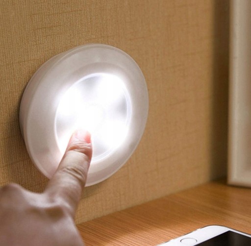 SAMOLEPIACA DOTYKOVÁ BATÉRIOVÁ LED LAMPA
