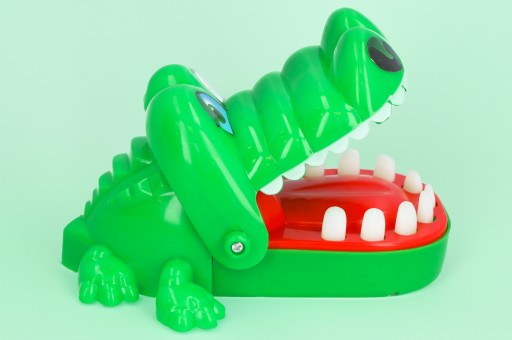 Hra krokodíl Caiman u zubára, arkádová hra pre deti, vzdelávacia rodinná hra