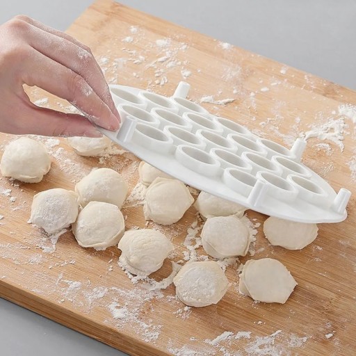 Vykrajovač na halušky Uszek Ravioli Pelmeni 37 KS