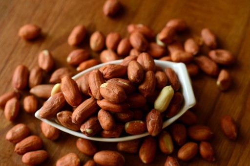 SUROVÉ ARAŠIDY 500g lúpaných nesolených arašidov bez soli